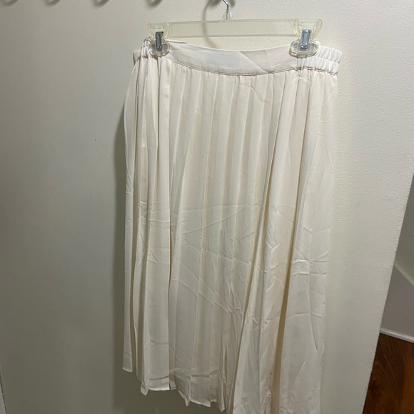 NWT Modcloth White Pleated Skirt - Picture 2 of 5